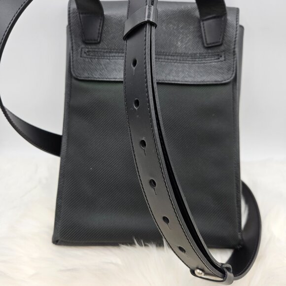 Louis Vuitton  Saratov Taiga PM Messenger Bag - Picture 5 of 17